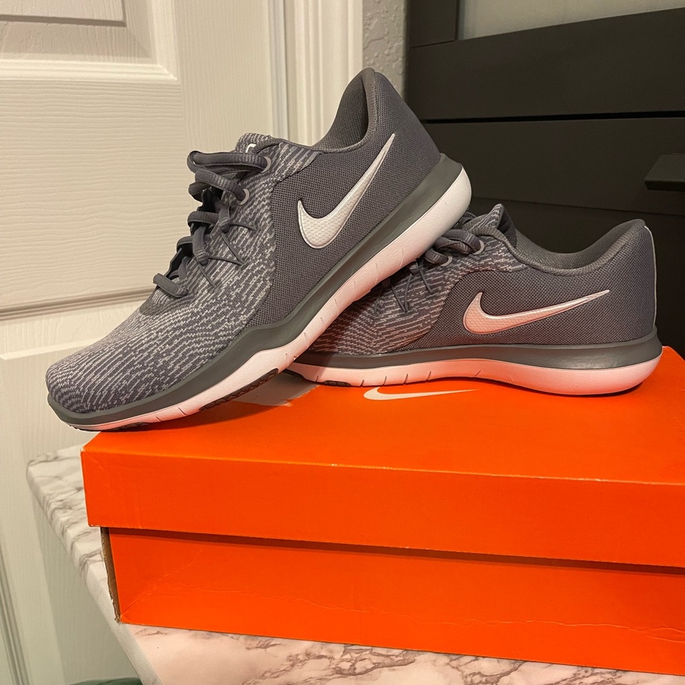 BRAND NEW Womens size 7.5Wide Nikes